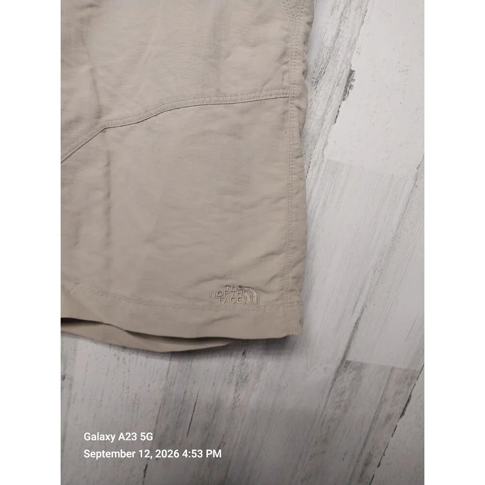 The North Face Men’s Khaki Hiking Shorts Size 32 Regular Lightweight Outdoor